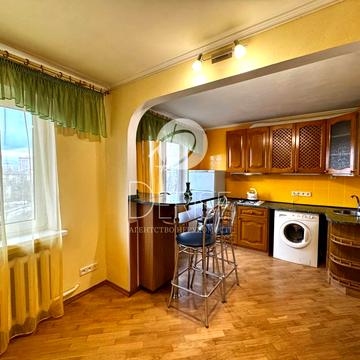 Верховної Ради бульв., 8/20