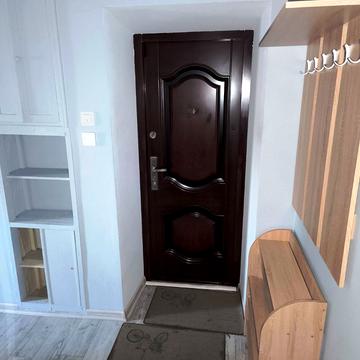 Тіниста вул., 9