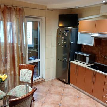 Драгоманова вул., 8-А