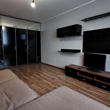 Воскресенська вул., 12-Б