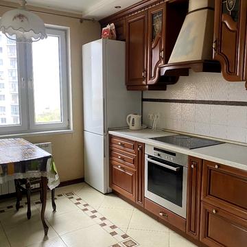 Дарницький бульв., 8