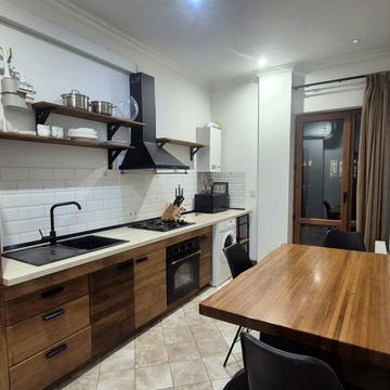 Софіївська вул., 10