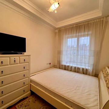 Велика Васильківська вул. (Червоноармійська), 116