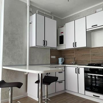 Кришталева вул., 1