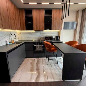 Літературна вул., 10