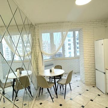 Богдана Хмельницького вул., 11-В