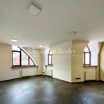 Воздвиженська вул., 50