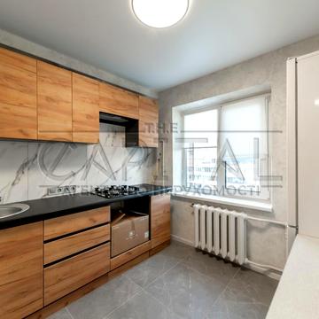 Велика Васильківська вул. (Червоноармійська), 145/1