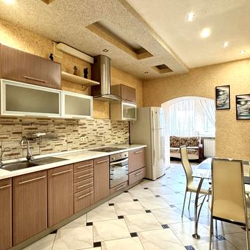 Володимира Івасюка просп. (Героїв Сталінграду), 6