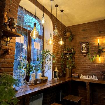 Подільська вул., 1