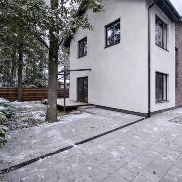 Марії Зерової вул., 2в