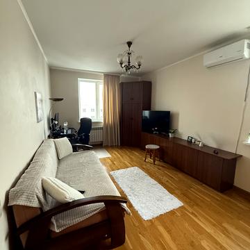 Ньютона вул., (Будинок 3)