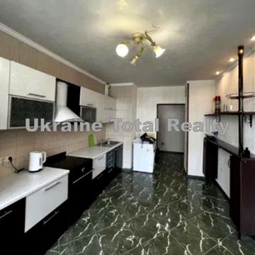 Срібнокільська вул., 1