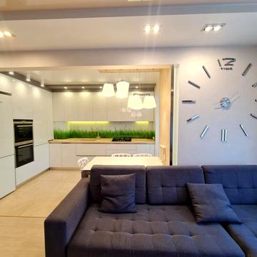 Академіка Корольова вул., 81/6