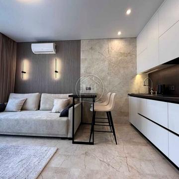 Літературна вул., 10