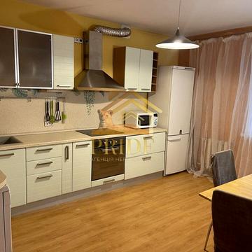 Саперно-Слобідська вул., 8