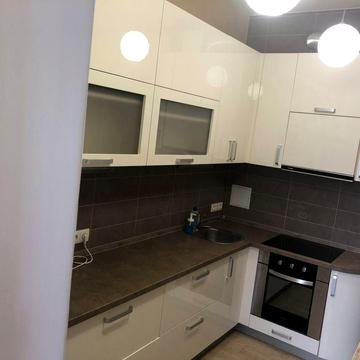 Анатолія Петрицького вул., 13