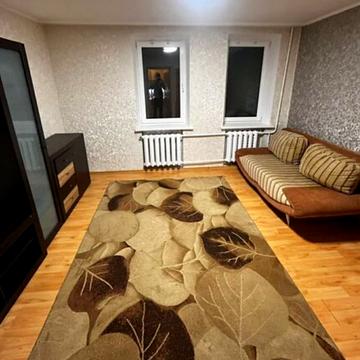 Героїв Нацгвардії вул. (Некрасова), 8