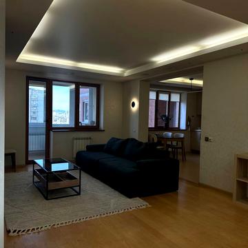 Анни Ахматової вул., 13