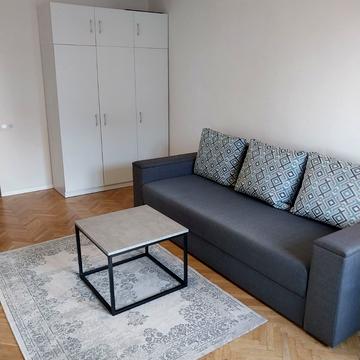 Єреванська вул., 32