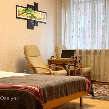 Анни Ахматової вул., 13