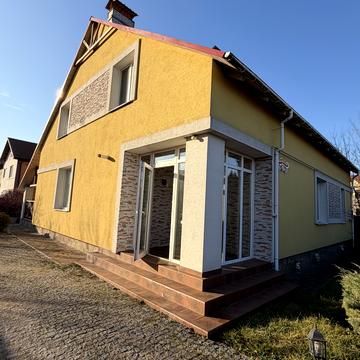 Антоновича Професора вул., 37