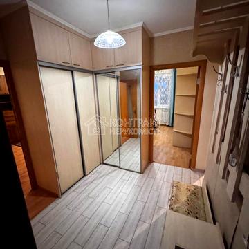 Архітекторів вул., 32