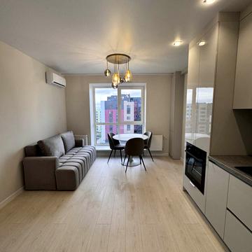 Вячеслава Чорновола вул., (Будинок 36)