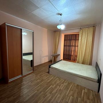 Михайла Грушевського вул., 39/2