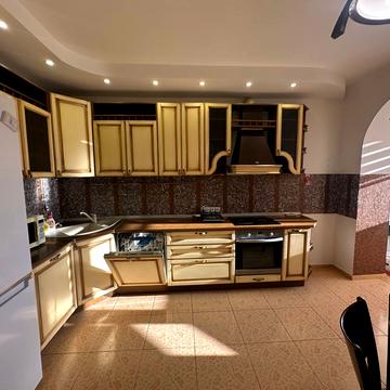 Салютна вул., 1-Б