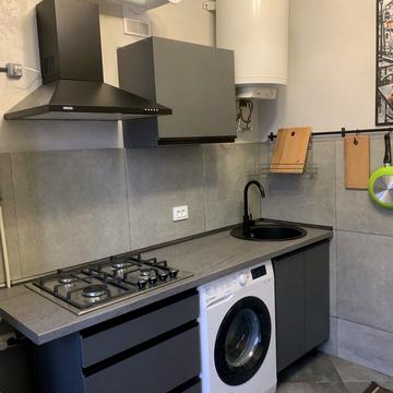 Середньофонтанська вул., 30а