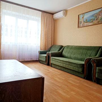 Чорнобильська вул., 17