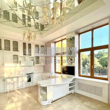 Виноградна вул.