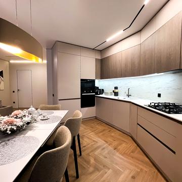 Вячеслава Чорновола вул. (), 5