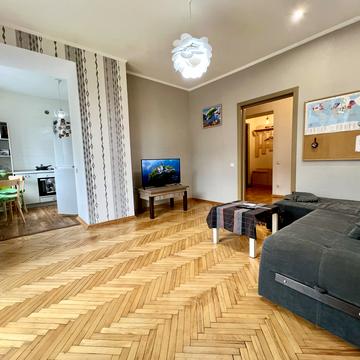 Академіка Філатова вул., 10а