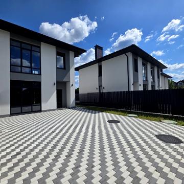 Центральна вул.