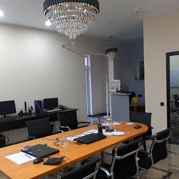 Перлинна вул., 9