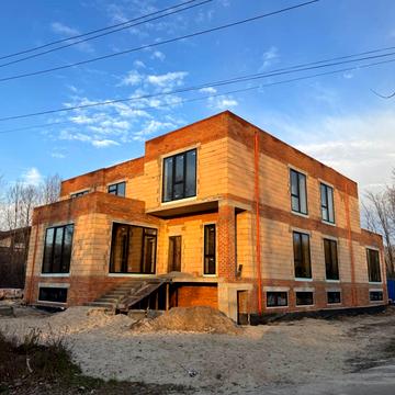 Центральна вул., 1