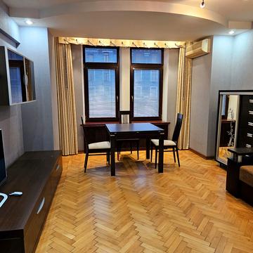 майдан Конституції пл., 2/2