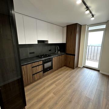 Одеська вул., (Будинок 1)