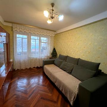 Дніпровська вул., 8