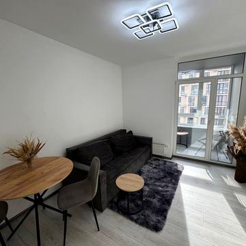 Салютна вул., 2к7