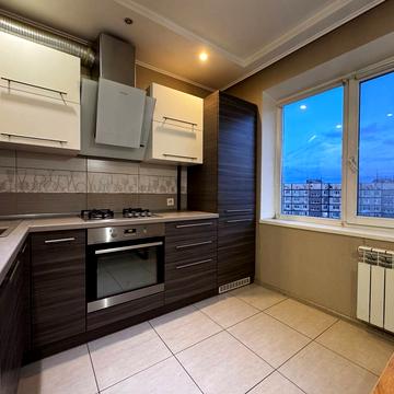 Героїв просп., 23