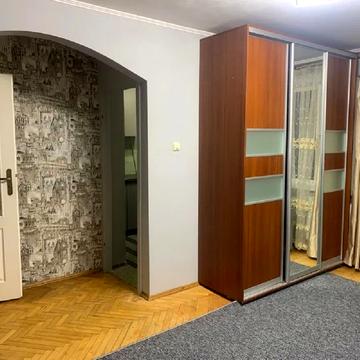 Дмитра Яворницького вул. (), 10