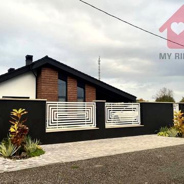 Центральна, 30