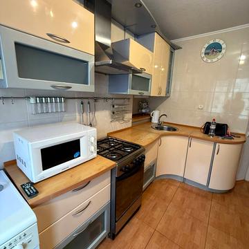 Олександра Поля просп. (Кірова), 44-Б