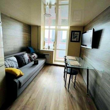 Добровольців вул., 4