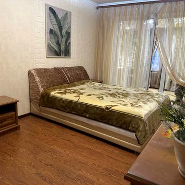 Небесної Сотні просп. (Маршала Жукова), 10/1