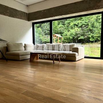 Нагірна вул., 33