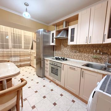 Русанівська набережна вул., 20